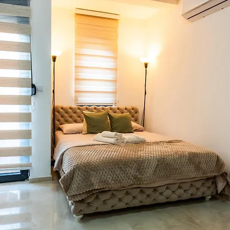 V Lux Apartment *