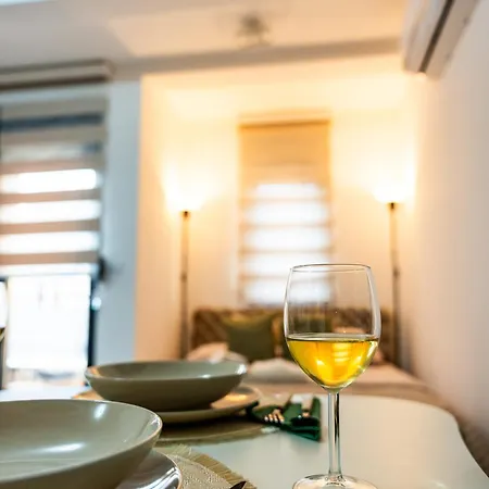 V Lux Apartment