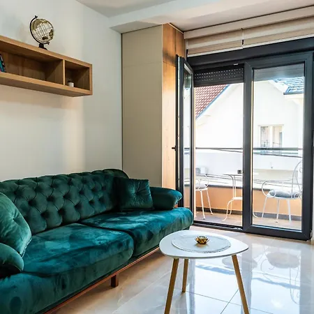 Apartment V Lux *